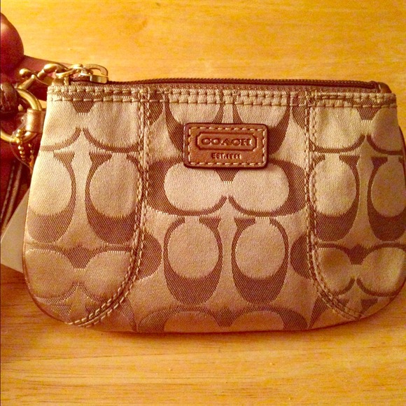 ❌SOLD❌Coach wristlet