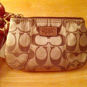 ❌SOLD❌Coach wristlet