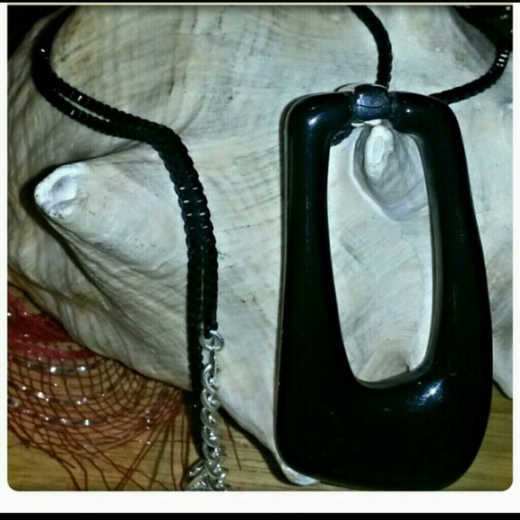 BLACK RESIN RETRO PENDANT NECKLACE- BLACK CABLE CHAIN. NWOT - Picture 2 of 2