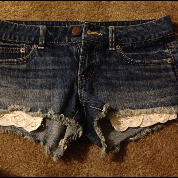 Lace pocket shorts