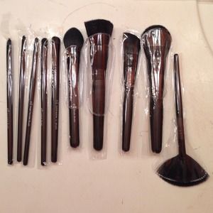 10 Elf makeup brushes.