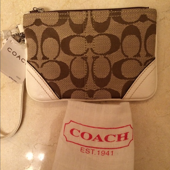 NWT coach wristlet white/ khaki dust bag included