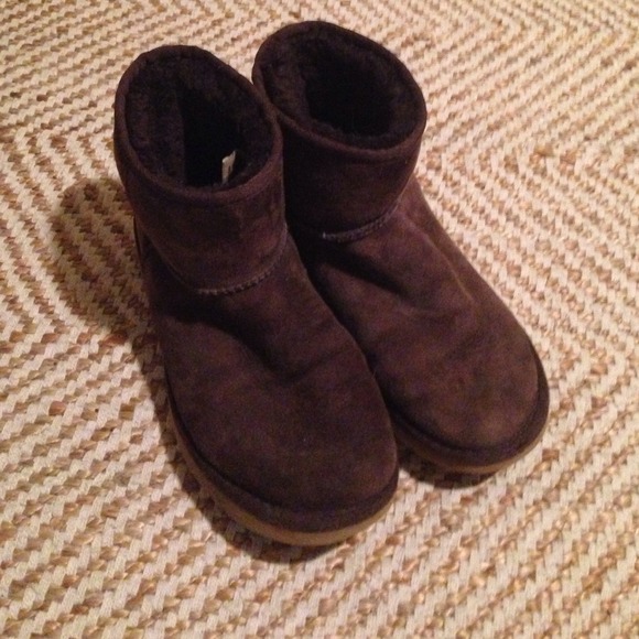 Short Brown Ugg