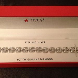 1 CT TW diamond tennis bracelet. Sterling silver.