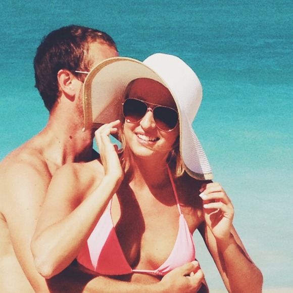 ?BUNDLED? White floppy sun hat