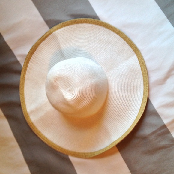 ?BUNDLED? White floppy sun hat main image 4