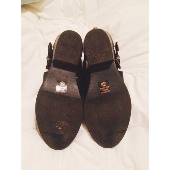 SOLD 🚫 black ankle cut out booties - Picture 3 of 3