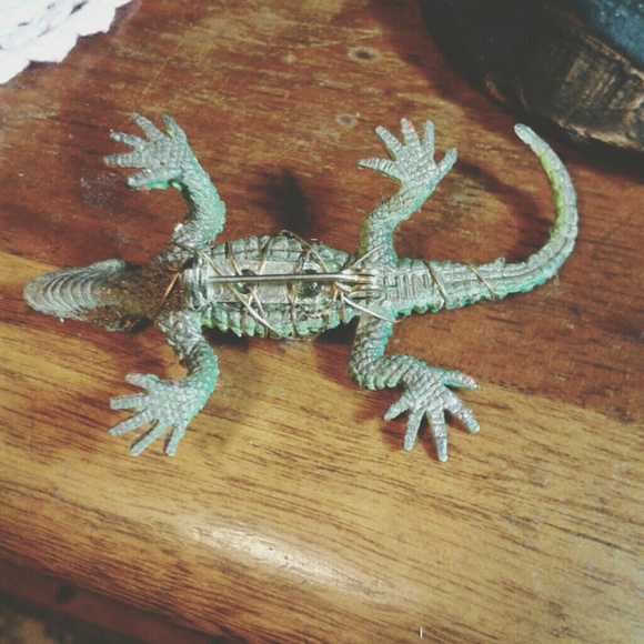 Wire Wrapped Lizard Pin - Picture 3 of 4