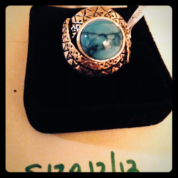 BEAUTIFUL turquoise stone ring