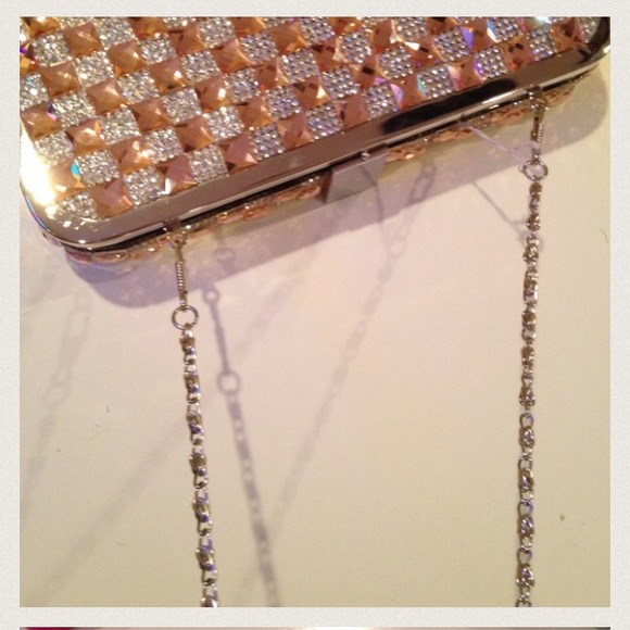 purse - Picture 3 of 4