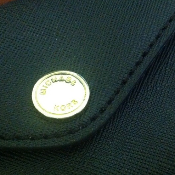 🚫 SOLD Michael Kors Iphone Case Wallet Wristlet - Picture 2 of 4