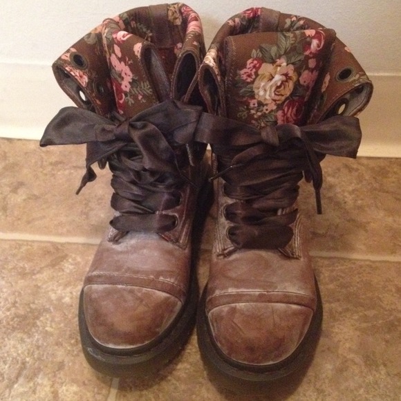 Reserved❤️Dr. Martens Boots❤️
