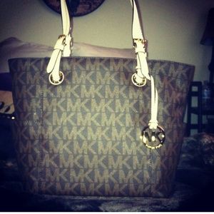 ON Hold Michael Kors handbag authentic