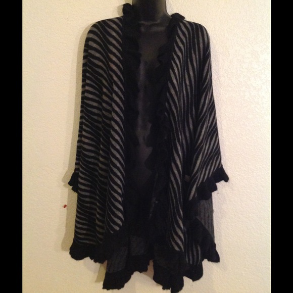 Gray/black or white/gray zebra Poncho