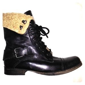 Combat boots with fur