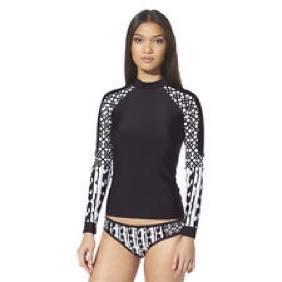Black and White Rashguard - Picture 2 of 4