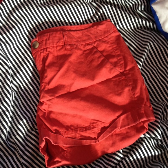 SHORTS SEASON! Red cotton AEO shorts