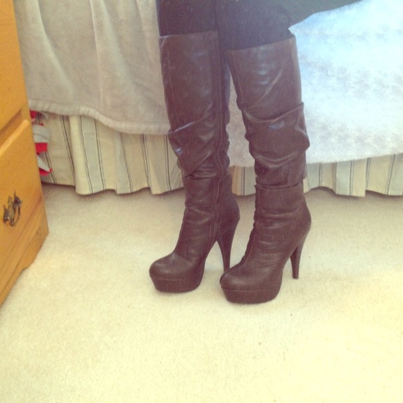 .•*.•*Boots!! Size 9, brown, 5' heal.•*•.*.•*