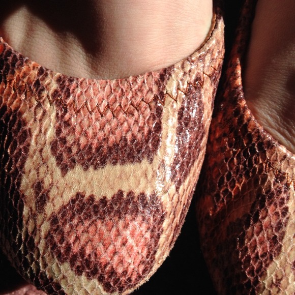 FLATS WEATHER! Lucky Brand faux snakeskin flats