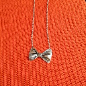 Adorable bow necklace