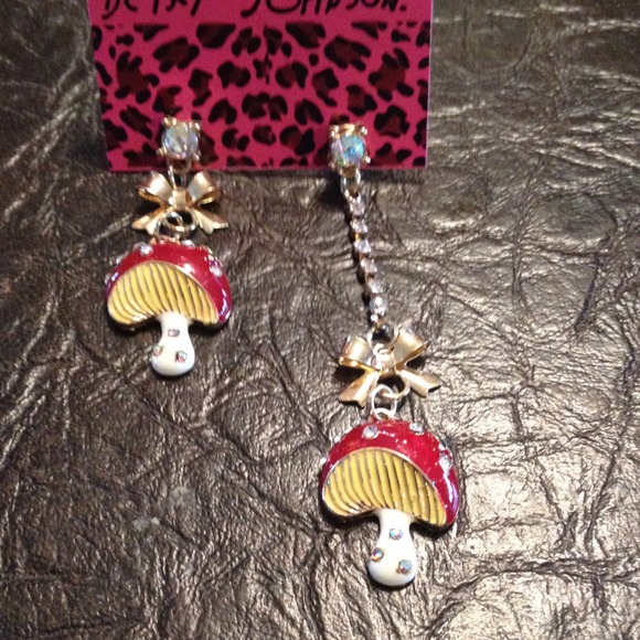 Bundle ON HOLD for @lauralew86