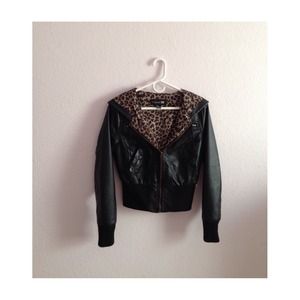 ⬇️Reduced - 💖HP 3/3/14✨Faux Leather Bomber Jacket