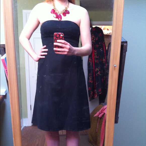 🌹REDUCED🌹Strapless Little Black Dress - Picture 3 of 3