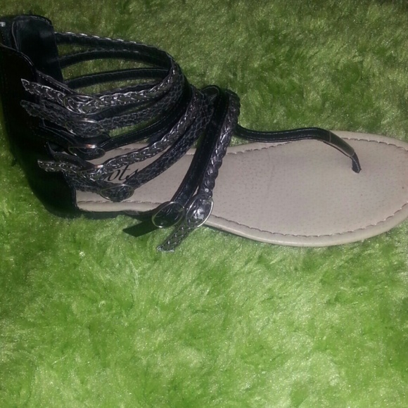 Sandles - Picture 2 of 4