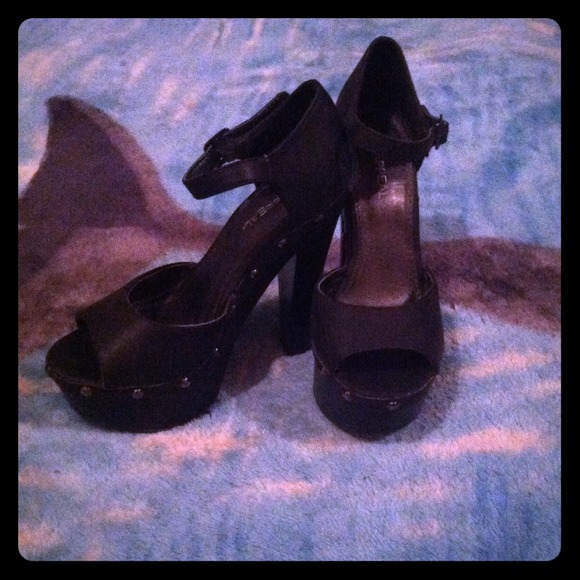 HIGH HEELS😍😍😍😍