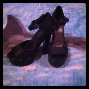 HIGH HEELS😍😍😍😍