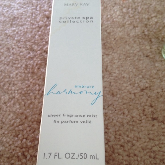 Mary Kay embrace harmony sheer fragrance mist