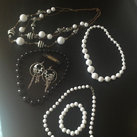 Lot of black and white costume jewelry !