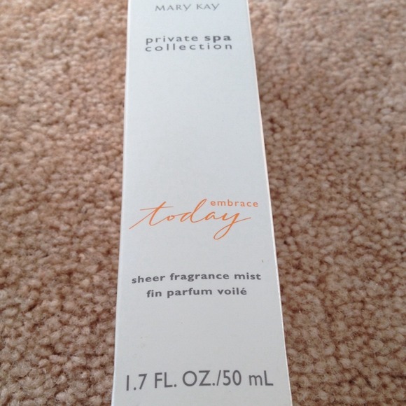 Mary Kay embrace today sheer fragrance mist
