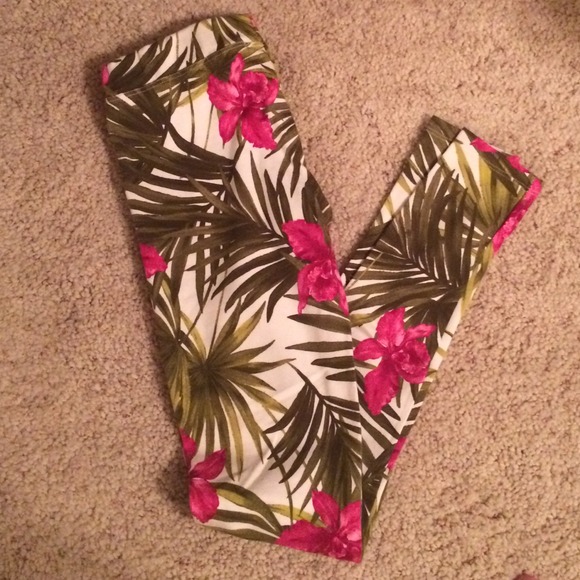 Rare Hawaiian brandy melville leggings