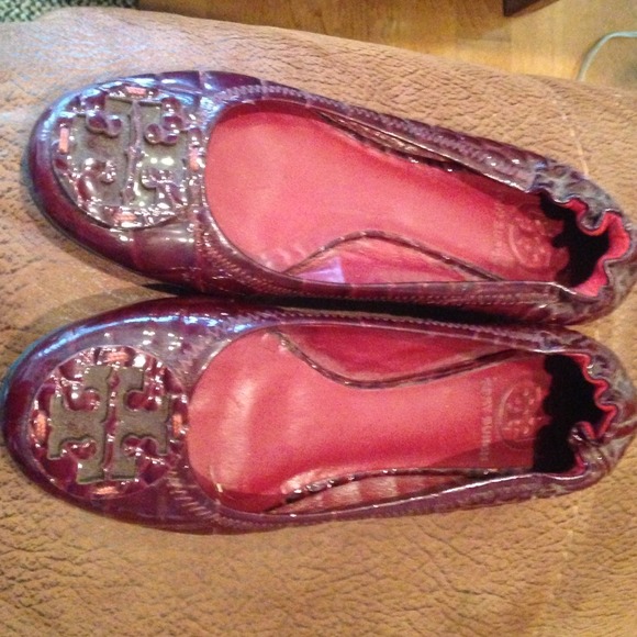 BRAND NEW DARK RED TORY BURCH FLATS size 6