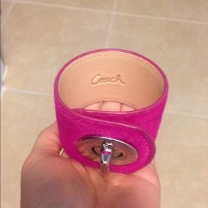 🎉HP 3/21🎉Auth Coach Fuchsia Hair-Calf Bracelet