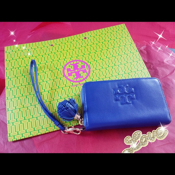 Thea smart phone wristlet