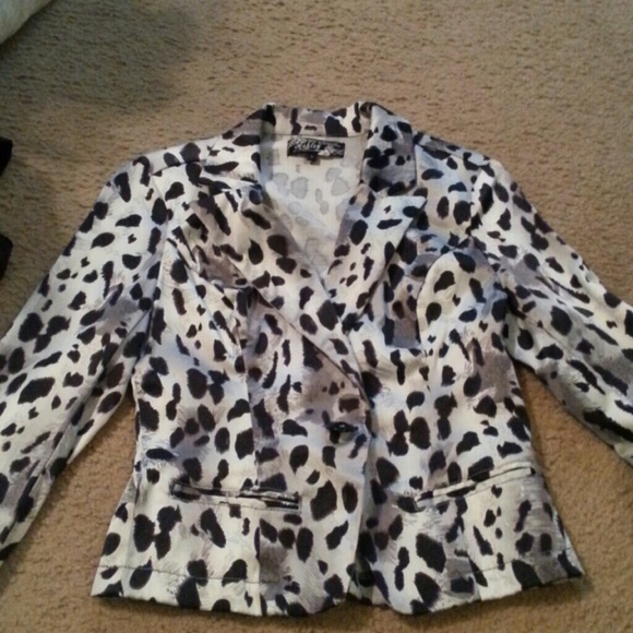 Black/gray cheetah print blazer
