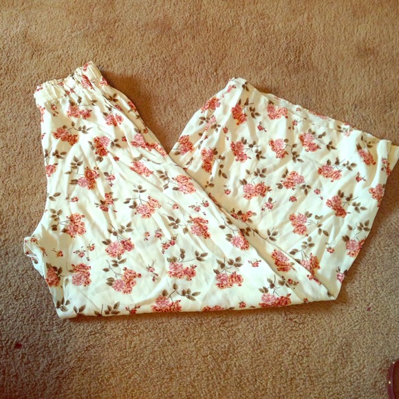 Brandy Melville wide leg floral pant