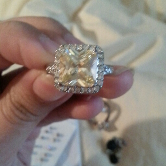 CZ lime gemstone ring