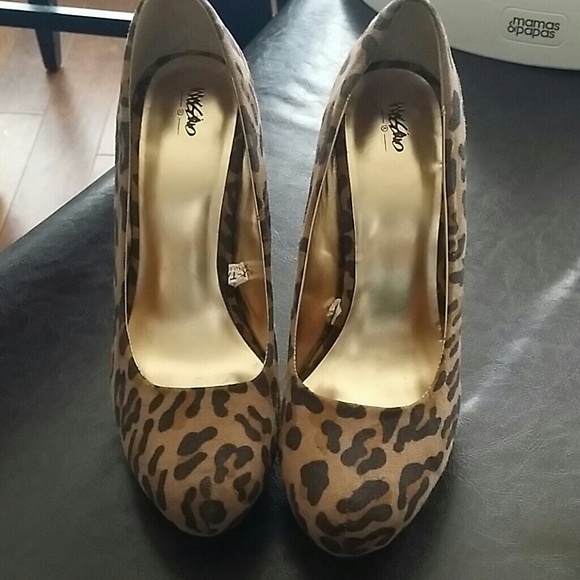 SOLD..Great leopard print shoes.. Size 9 wear once