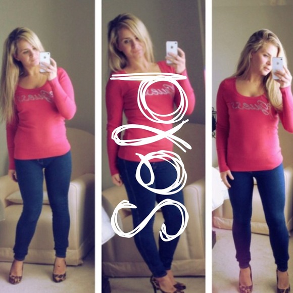 GUESS sweater!💛