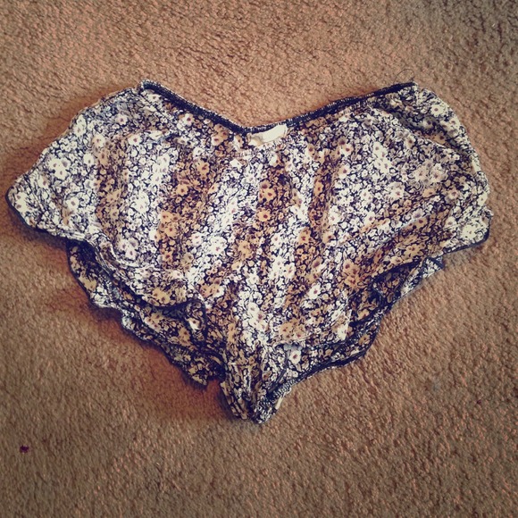 Brandy Melville vodi shorts