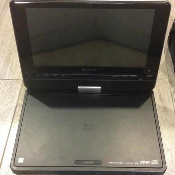 Sony 7" screen portable DVD player