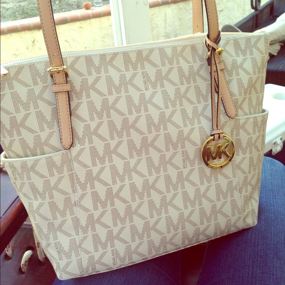 SOLD🔴 *150 PP* New authentic MK shoulder tote - Picture 1 of 4