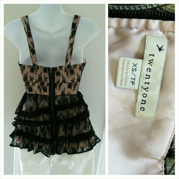 SOLD💐HP 6/14🎉Beautiful and sexy bustier lace top - Picture 2 of 4