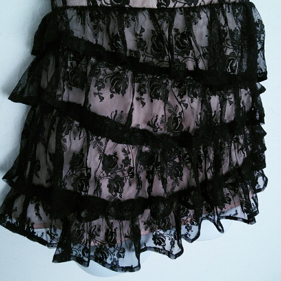 SOLD💐HP 6/14🎉Beautiful and sexy bustier lace top - Picture 4 of 4