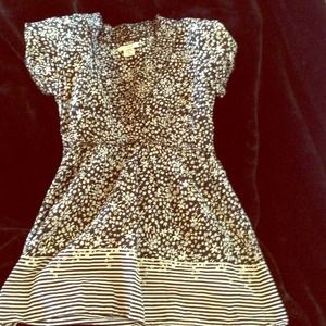 Flower patterned shirt is PERFECT for the spring!