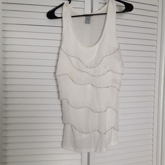 White tank with ruffles and sequins - Picture 1 of 2