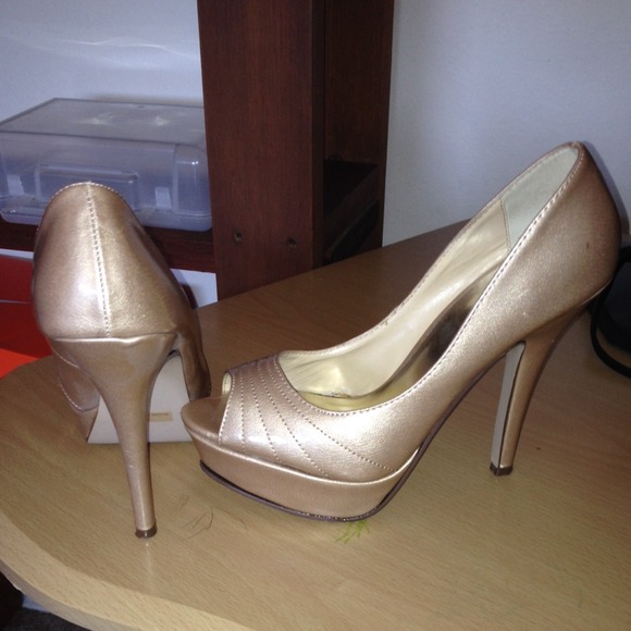 Gold tone joeys. - Picture 3 of 3